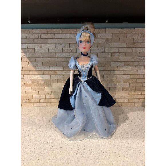 RARE Disney's Cinderella Keepsake Porcelain Doll W/ Stand Brass Key Collectibles - Picture 1 of 8
